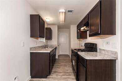 667 Fallow Ln, Alvin, TX 77511 - photo 4