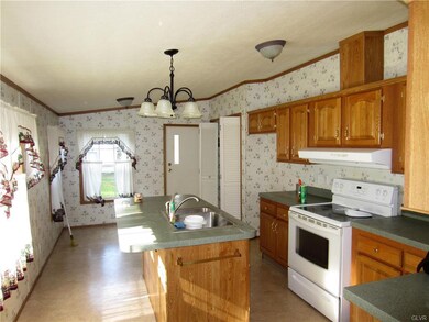 Eat-in kitchen