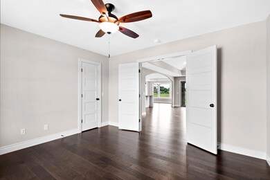 RE_633NEagleParkDr-7