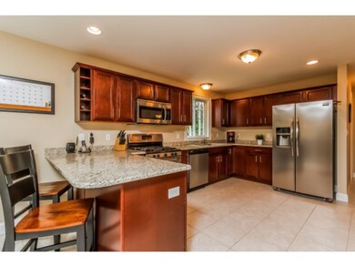 22 Valleyview Dr, MerriMacK, NH 03054 - photo 2