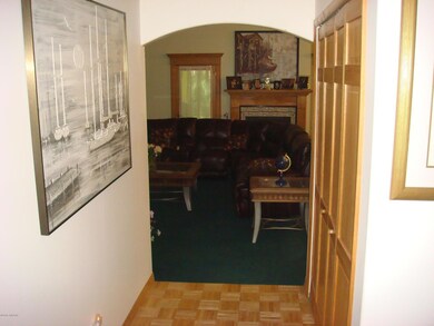 947 Foyer