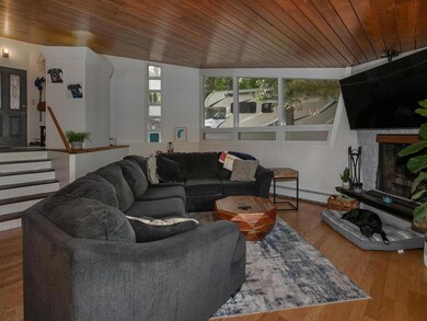 1810 11th Ave SW Austin MN 55912 USA-006-003-Livin