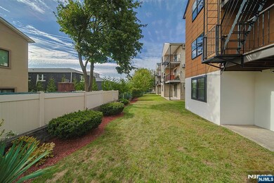 93 Myrtle Ave unit 1, Edgewater, NJ 07020 - photo 4