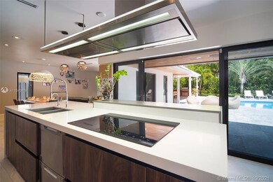 OPEN KITCHEN