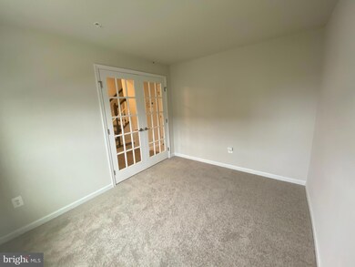 13 Gates Park Ct, Halethorpe, MD 21227 - photo 3