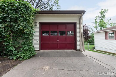 905 N Anderson St-4