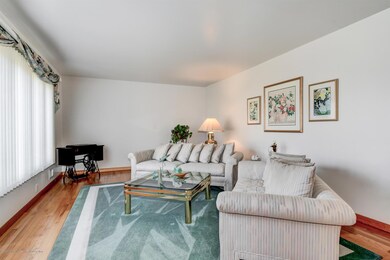 04-Living Room