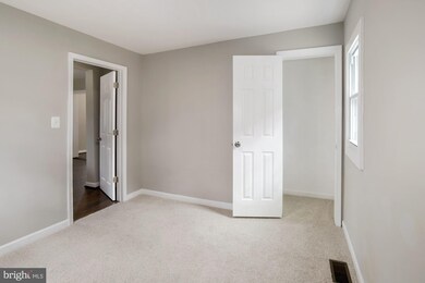 7704 Emerson Rd, Hyattsville, MD 20784 - photo 6