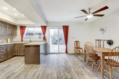 2114 E Dunbar Dr-11