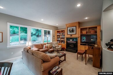 877 Hazeltine Ave SE, Salem, OR 97306 - photo 7