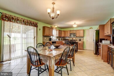 562 Daisy Dr, New Holland, PA 17557 - photo 7