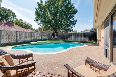 701 Herman Dr, Hurst, TX 76054 - photo 3