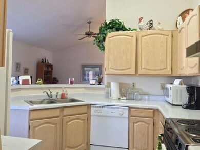 Kitchen/ Raised Panel Cabinets