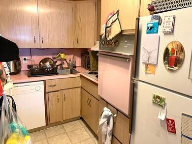 39 Garrison Rd unit Rd, Brookline, MA 02445 - photo 3