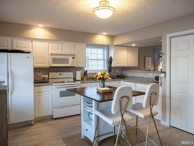 1323 S Cobble Creek Cir, Bloomington, IN 47401 - photo 6