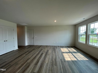 JR 33 Livingroom