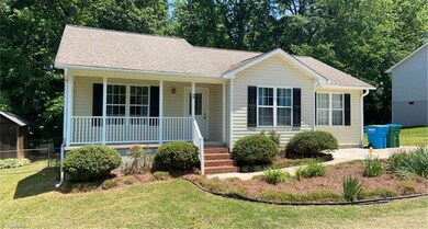 70 N Snider St, Denton, NC 27239 - photo 2