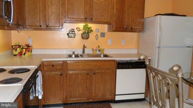 13405 Elevation Ln, Herndon, VA 20171 - photo 5