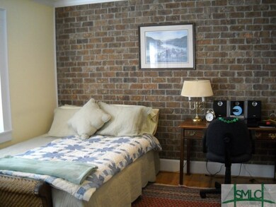 27 E Jones Ln unit Carriage House, Savannah, GA 31401 - photo 3