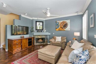 Light and bright end unit with tons of natural lig