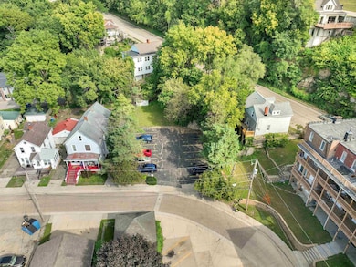 201 W 17th St, Dubuque, IA 52001 - photo 3