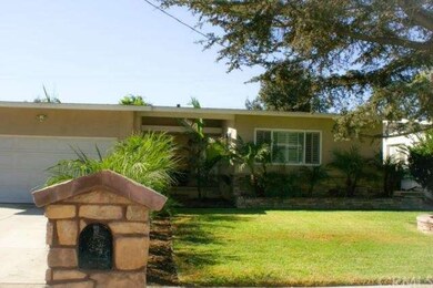 430 N Handy amazing palms line your entry with gre