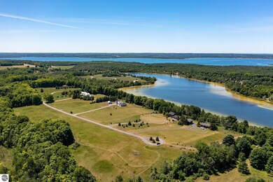 8315 Mulberry Ln, Charlevoix, MI 49720 - photo 3