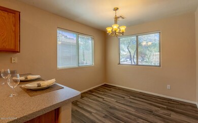 Breakfast Bar and Eat-in Kitchen