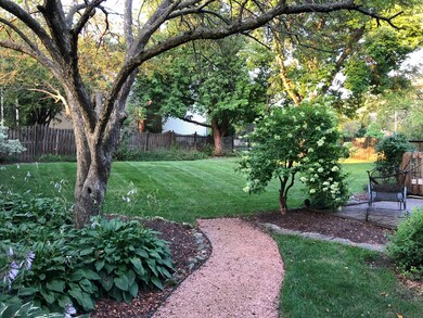 754 Raintree Dr, Naperville, IL 60540 - photo 3