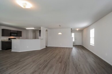 221 Fallow Deer Dr, Huntsville, TX 77320 - photo 5