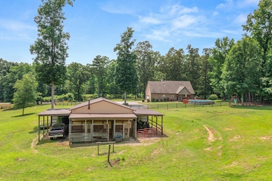 View of yard featuring an exterior structure and an outbuilding