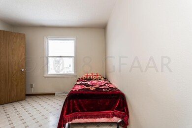 1701 N Front St Crookston MN-large-007-8