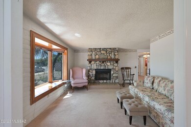 Living Room w/fireplace