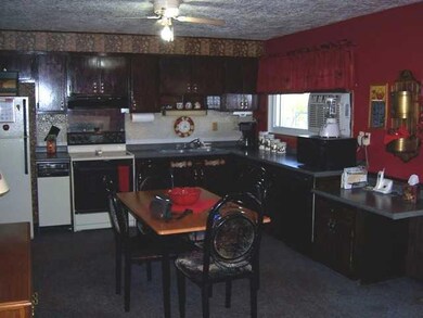 2832 Centre Pkwy, Indianapolis, IN 46203 - photo 5