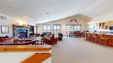 819 Fairway Cir unit 819, Mammoth Lakes, CA 93546 - photo 3