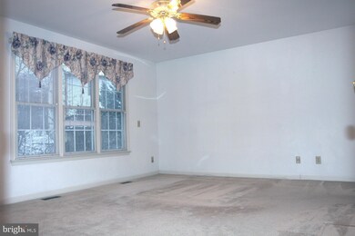 8813 Bovelder Dr, Laurel, MD 20708 - photo 6