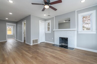 209 E Worley St, CoMo-02