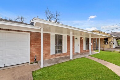 6812 Roswell St, Houston, TX 77022 - photo 5