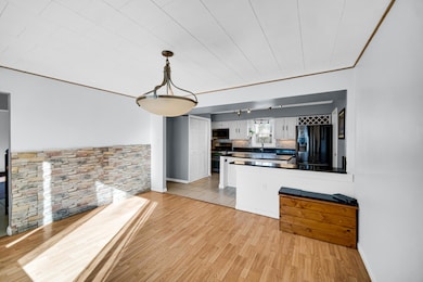 397 W Millport Dr, Valparaiso, IN 46385 - photo 5