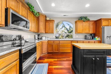 1921 NW Crown St, Grants Pass, OR 97526 - photo 5