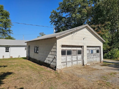 206 N Union St, West Salem, IL 62476 - photo 7