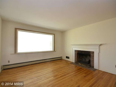 9820 Perrott Ct, Fairfax, VA 22031 - photo 6