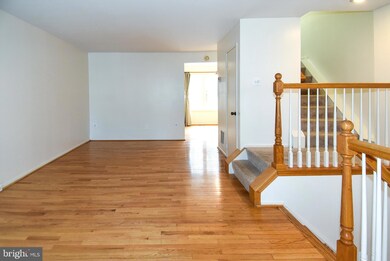 2304 Hunters Square Ct, Reston, VA 20191 - photo 5