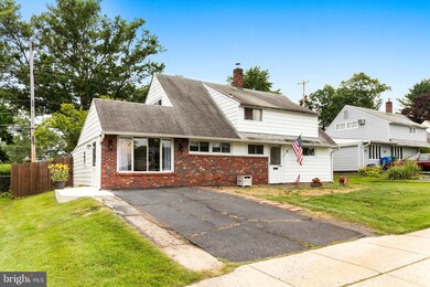 16 Roundwood Ln, Levittown, PA 19055 - photo 2