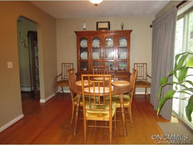 526 Overhill Dr, Hendersonville, NC 28792 - photo 6