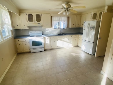 184 Burrill St unit 1, Swampscott, MA 01907 - photo 4