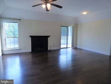12163 Penderview Terrace unit 1021, Fairfax, VA 22033 - photo 5