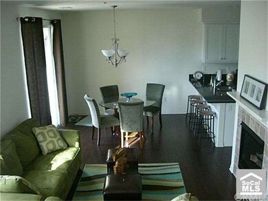 Fireplace, hardwood floor in 2nd level Living/Dini