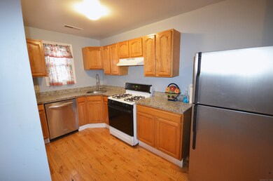 258 Rakoczy Ave unit 2nd Floor, Fairfield, CT 06824 - photo 5