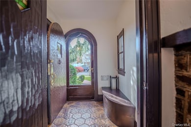 99 Durland Rd, Lynbrook, NY 11563 - photo 3